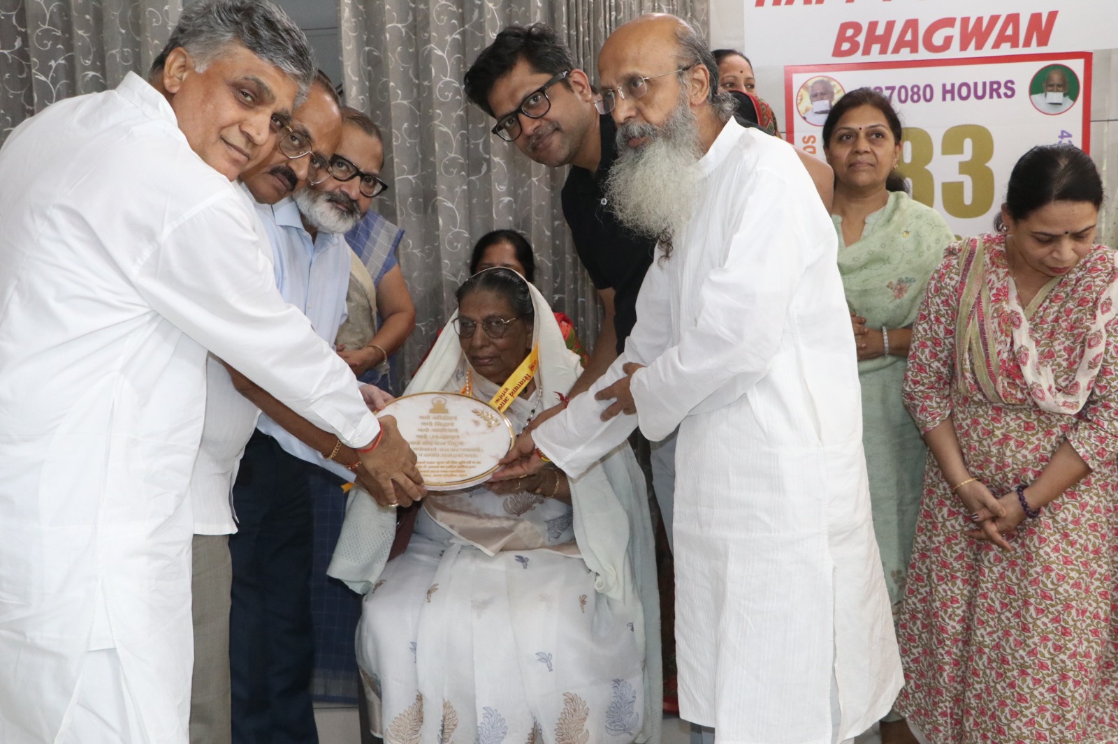 अपने धर्म को जानकर उसमें दृढ़ता उत्पन्न करनी चाहिए (1)