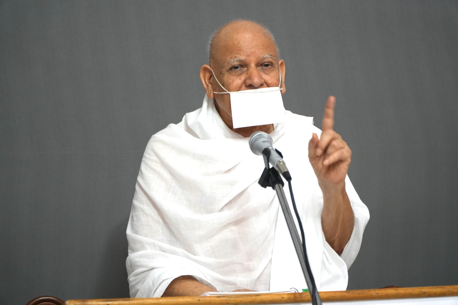 मनुष्य जीवन एक दूसरे के सहयोग से चलता है