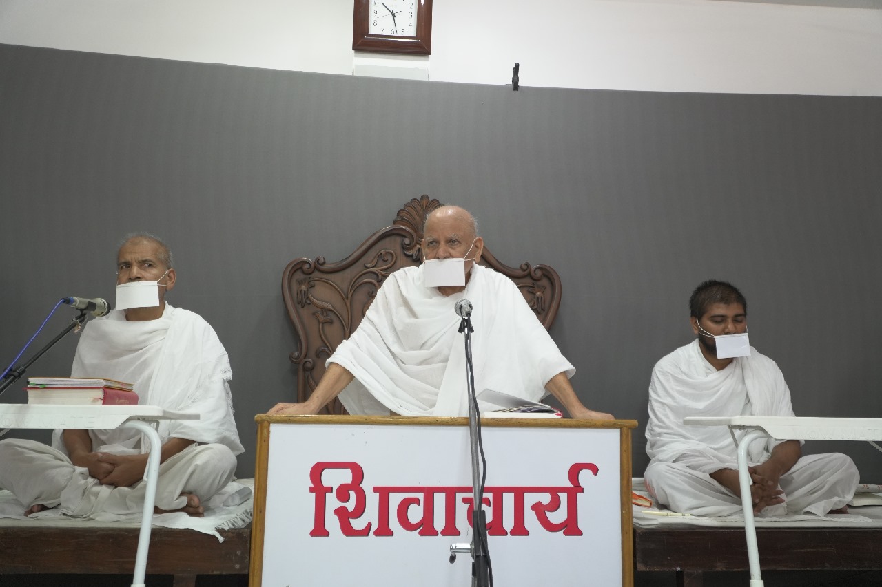 अज्ञानता के कारण व्यक्ति राग-द्वेष व कषायों में जाता है (2)