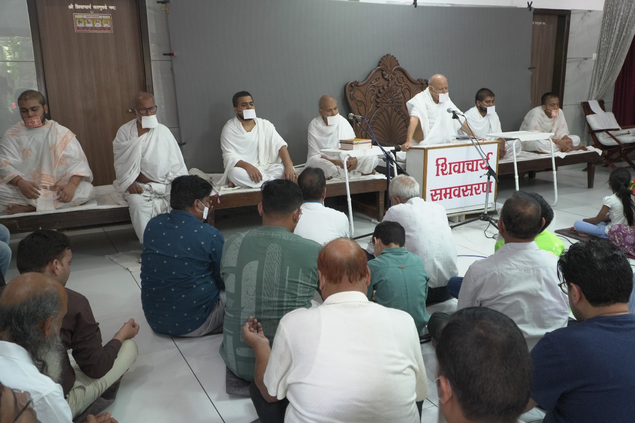 अज्ञानता के कारण व्यक्ति राग-द्वेष व कषायों में जाता है (4)